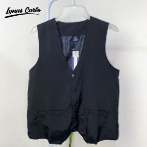 Rompi Jas Pria V-Neck Kancing Sebaris 4 Model Slimfit Motif Warna Polos Formal Bisnis - IGNAS CARLO\\n\\nRompi Jas Pria Formal adalah pakaian bisnis yang sangat penting bagi pria modern. Dengan desain slimfit dan berbagai model, rompi jas ini menawarkan penampilan profesional dan elegan. Dalam artikel ini, kita akan membahas tentang apa itu Rompi Jas Pria Formal, bagaimana memilih yang tepat, serta manfaat menggunakan Rompi Jas Pria Formal dalam bisnis.\\n\\n Apa Itu Rompi Jas Pria Formal?\\n\\nRompi Jas Pria Formal adalah pakaian bisnis yang dirancang khusus untuk pria. Dengan desain slimfit, Rompi Jas Pria Formal memberikan penampilan yang ramping dan modern. Model Rompi Jas Pria Formal IGNAS CARLO tersedia dalam empat model berbeda, yaitu V-Neck Kancing Sebaris, yang sangat cocok untuk acara formal dan bisnis.\\n\\n Desain Rompi Pria Slimfit\\n\\nRompi Jas Pria Formal IGNAS CARLO dirancang dengan desain slimfit yang memberikan penampilan ramping dan modern. Desain ini sangat cocok untuk acara formal dan bisnis, serta dapat dipadukan dengan berbagai pakaian lainnya.\\n\\n Kelebihan Rompi Jas Pria Formal\\n\\nRompi Jas Pria Formal IGNAS CARLO memiliki beberapa kelebihan, antara lain:\\n\\n- Desain slimfit yang memberikan penampilan ramping dan modern\\n- Model V-Neck Kancing Sebaris yang cocok untuk acara formal dan bisnis\\n- Motif warna polos yang memberikan penampilan elegan dan profesional\\n\\n Bagaimana Memilih Rompi Jas Pria Formal yang Tepat?\\n\\nMemilih Rompi Jas Pria Formal yang tepat bisa menjadi tantangan tersendiri. Berikut ini adalah beberapa tips yang dapat membantu Anda:\\n\\n Tips Memilih Motif dan Warna Rompi Jas Pria Formal\\n\\nMotif dan warna Rompi Jas Pria Formal IGNAS CARLO sangat penting dalam menentukan penampilan Anda. Beberapa motif dan warna yang populer antara lain:\\n\\n- Motif warna polos yang memberikan penampilan elegan dan profesional\\n- Motif garis-garis halus yang memberikan penampilan modern\\n\\n Cara Mengenakan Rompi Jas Pria Formal dengan Tepat\\n\\nMengenakan Rompi Jas Pria Formal IGNAS CARLO dengan tepat bisa menjadi tantangan tersendiri. Berikut ini adalah beberapa tips yang dapat membantu Anda:\\n\\n- Pastikan ukuran Rompi Jas Pria Formal sesuai dengan tubuh Anda\\n- Padukan Rompi Jas Pria Formal dengan celana jas atau celana formal lainnya\\n- Gunakan dasi atau ikat pinggang untuk menambah penampilan profesional\\n\\n Manfaat Menggunakan Rompi Jas Pria Formal dalam Bisnis\\n\\nMenggunakan Rompi Jas Pria Formal IGNAS CARLO dalam bisnis memiliki beberapa manfaat, antara lain:\\n\\n Keunggulan Rompi Jas Pria Formal untuk Acara Bisnis\\n\\nRompi Jas Pria Formal IGNAS CARLO memiliki beberapa keunggulan untuk acara bisnis, antara lain:\\n\\n- Desain slimfit yang memberikan penampilan ramping dan modern\\n- Model V-Neck Kancing Sebaris yang cocok untuk acara formal dan bisnis\\n- Motif warna polos yang memberikan penampilan elegan dan profesional\\n\\n Cara Membeli Rompi Jas Pria Formal IGNAS CARLO\\n\\nAnda dapat membeli Rompi Jas Pria Formal IGNAS CARLO melalui website resmi IGNAS CARLO atau melalui platform e-commerce terpercaya lainnya. Pastikan untuk memeriksa ukuran dan detail produk sebelum melakukan pembelian.\\n\\nDengan Rompi Jas Pria Formal IGNAS CARLO, Anda dapat menunjukkan penampilan profesional dan elegan dalam acara bisnis dan formal lainnya. Pastikan untuk memilih Rompi Jas Pria Formal yang tepat sesuai dengan kebutuhan Anda dan cara mengenakannya dengan benar untuk mendapatkan hasil terbaik.\n}