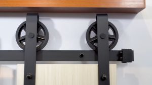 อุปกรณ์ประตูบานเลื่อน กันแกว่ง ประตูบานเลื่อน กันชนประตู ลูกล้อ ปรับขนาดได้ - Adjustable Floor Guide for Sliding Barn Door