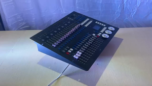 1024 DMX Console With Flight Case DJ Controller Suitable for Moving Head Light Par Light Series Stage Light Equipment