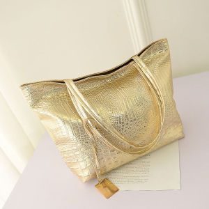 กระเป๋าสะพายใหม่ จำหน่ายใหม่ มิตรภาพ ถูกสร้างขึ้นในบริเวณ กระเป๋าถือเนมกระเป๋าถือหนังจระเข้สีทอง กระเป๋าโท้ทใบใหญ่ บริเวณชุดผู้หญิง เป็นมิตรภาพและผู้หญิงล้ำลองแฟชั่นแบรนด์ ราคาสูง