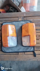 Đèn xi nhan xe tải Huyndai 8 - 15 tấn bên trái và phải khác nhau hàng TTV (Việt Nam CLC) có nắp rời.