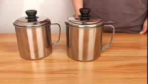 ถ้วยกรองน้ำมัน 1.3 L หม้อกรองน้ำมัน พร้อมตะแกรงกรอง มีฝาปิดและที่จับ