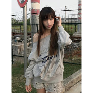 สไตล์อเมริกัน Retro Shoulder เสื้อฮู้ด Women Early ฤดูใบไม้ร่วง ลายพิมพ์ตัวอักษร Lazy Long Sleeve หลวม Large ปกเสื้อ Bared Shoulder เสื้อท่อนบน