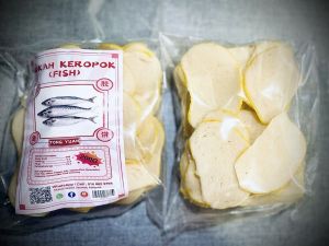🦐🐟🦐 {READY STOCK - SHIP IN 24 HOURS} RAW FRESH & CRISPY HOMEMADE MUKAH KEROPOK (PRAWN / FISH) 200G 沐胶虾鱼饼 (未炸) 🦐🐟🦐