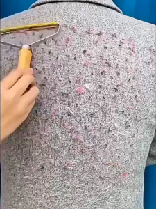 Sikat Penghilang Bulu 2in1 Kayu / Alat Pembersih Serat Kain Pakaian / Lint Remover Penghilang Bulu