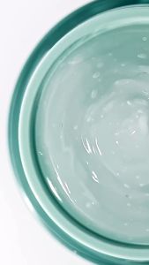 WARDAH Gel Moisturizer - Pelembab Wajah | Cica Complex | Vitamin C | Tranexamic α-Arbutin | 14X Hyaluron