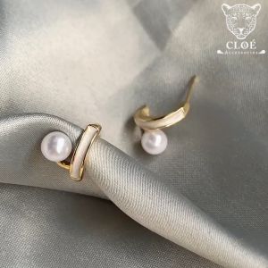 Bông tai nữ chuôi bạc 925 khuyên tai nữ viền cong đính ngọc trai nhân tạo phụ kiện trang sức Cloe Accessories 3422