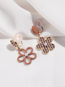 Vintage Floral Earrings Alternative Design High-End Fashion Sense Clip-On Alloy Ear Cuff for Women Without Piercing