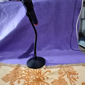 F10 BETAVO ORIGINAL STAND MIC MEJA 41 CM PEGANGAN BAHAN BESI FULL SPIRAL FLEXSIBLE TRIPOD STANDING