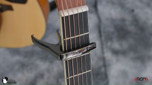 2 in 1 คาโป้เหล็ก Aroma AC-21 หนีบกีต้าร์ พร้อม งัดหมุดกีต้าร์ได้ สปริงแข็งแรง แถมฟรี ปิ๊ก