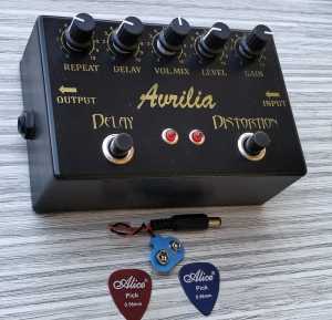 Efek Gitar Double AVRILIA GOLD distorsi+delay