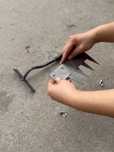 【จัดส่งฟรี]】New 8ฟัน อุปกรณ์แต่งสวน garden tools จอบถากหญ้าคมๆ คราดถอนวัชพืช คราดทำสวน ใช้ขุดดิน ขุ่นถางหญ้าดายหญ้า จอบเล็กถากหญ้า จอบคราดหญ้า จอบ ถาก หญ้าคมๆ