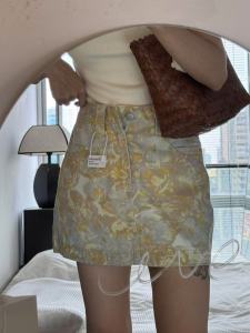 กางเกงขาสั้นยีนส์ลายพิมพ์สีเหลืองเอวสูงสำหรับผู้หญิง ทรงสลิมฟิต ป้องกันแสง กระโปรงสั้นทรงเอ ฤดูร้อน 2025 ผ้าฝ้ายผสมโพลีเอสเตอร์