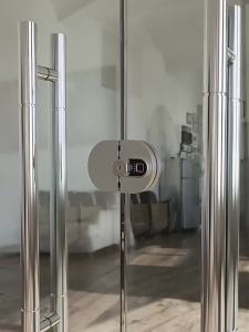 elinksmart | Smart No-drilling Password Fingerprint Door Lock