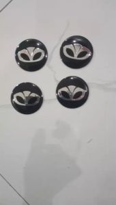 Logo DaeWoo 4miếng rán ốp chụp mâm  lazang logo chữ nổi chất liệu bằng nhôm mặt rán bằng cao su non  chắc chắn bền  bóng