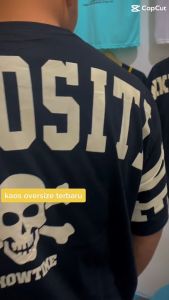 Kaos Oversize Motif Rules Tulisan di Punggung