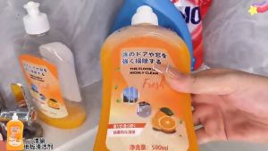 【 ไม่ทิ้งรอย ไม่มันเยิ้ม 】น้ำยาถูพื้น 500ml พื้นไม้ลามิเนต กันน้ำ กันฝุ่น ยกความใ แผ่นน้ำยาล้างพื้นเอนกประสงค์ น้ำยาดันฝุ่น น้ำยาทำความสะอาดพื้น น้ำยาถูพื้น หอม น้ำยาถูพื้นเงา