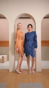 (SALE) The Loop เดรส รุ่น Cheetah Dress เดรสแขนยาวสำหรับออกงาน ผ้าซาตินหรูหรา