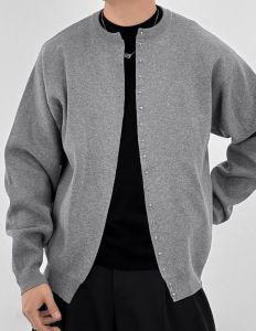 Jing Pailan สไตล์เดียวกัน ฤดูใบไม้ร่วง ฤดูหนาว ปุ่มโลหะหมุดย้ําใหม่ ดีไซน์ ถักเปิด คาร์ดิเกน สไตล์เกาหลี เสื้อสเวตเตอร์ เสื้อแจ็คเก็ต สําหรับผู้ชาย