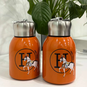 ขวดน้ำสแตนเลสแบบพกพา กระเป๋าเสื้อ 316 ขนาด 300 มล คุณภาพสูง ดีไซน์สวยงาม รุ่นใหม่ สีส้ม ดีไซน์ แก้วเก็บความร้อน