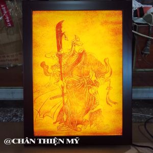 Đèn Hào Quang In Tranh Trúc Chỉ Dọc Quan Công Trang Trí Bàn Thờ Phòng Thờ Treo Tường TC-TE-05