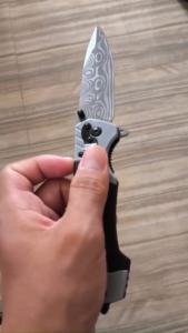 Portable multi-functional knifeOutdoor hiking metal folding braceletFully functional folding knife convenient for summer outdoor barbecuesPortable small knife mini fruit knifePortable toolpocket knife foldingsmall pocket knife