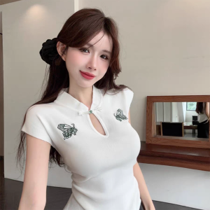 Áo Len Dệt Kim Tay Lỡ Thêu Phong Cách Trung Hoa Cổ Điển Mới Mùa Hè Mới Không Đều Xếp Ly Ngắn Áo Thun Nữ