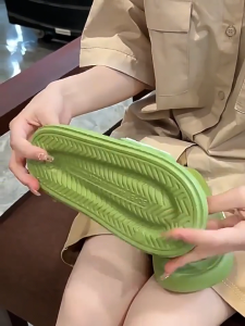 รองเท้าแตะ กันลื่น กันน้ำ รองเท้าแตะลำลอง รองเท้าแตะผู้หญิง รองเท้าแตะผู้ชาย รองเท้าแตะที่สวมใส่สบาย ดีไซส์เรียบง่ายใช้ได้ทุกโอกาส