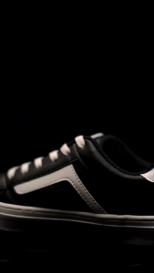 Sepatu Sneakers Pria & Wanita Kets Casual Fabrica Hitam/Putih Anti Slip