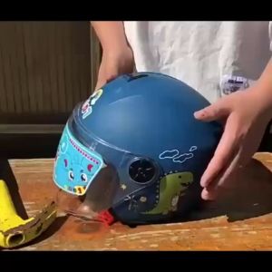 หมวกกันน็อคเด็ก การ์ตูนไดโนเสาร์ หมวกกันน็อคลายการ์ตูนสำหรับเด็ก หมวกกันน็อคเด็ก ระบายอากาศได้ดี Motorcycle Helmet