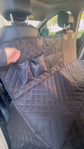 Thảm lót bọc ghế ô tô chống thấm nước chần trám - tấm lót khoang hành lý vận chuyển chó mèo thú cưng - Đen Ta pet shop