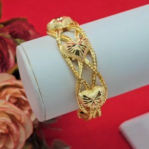 สร้อยข้อมือทองลายสี่เสาคั่นหัวใจตัดลาย ความยาว 7-8 นิ้ว ทำจากทองเหลือง ชุบทอง ใส่ได้หลายโอกาส เลสข้อมือ พร้อมส่ง