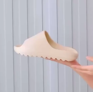 Summer wear New Style Indoor Outdoor slippers outside men and Women Beach thick soled outdoor soft soled slippers