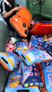 gấᴜ Bông Điện Thoại ip17 Gối ôm 3D in hình 17 Pro Max Cam Sa Mạc – phiên bản mới ƞhất hot trend 2025