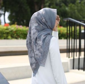 HIJAB SEGIEMPAT MOTIF BARU