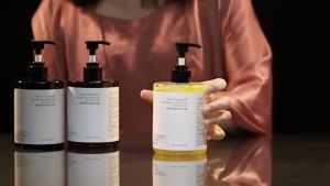 Nicotinamide shower gel Whitening Shower Gel Whitening Body Wash Pemutih badan Pemutih kulit Lasting fragrance Moisturizing Exfoliate Deep cleaning Suitable for Sensitive Skin 烟酰胺美白沐浴露