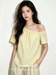 JUSTQUEEN | Áo Sơ Mi Vai Trễ Màu Vàng Phong Cách Thư Giãn