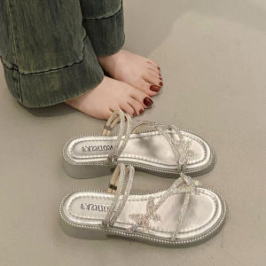 รองเท้าแตะผู้หญิงแบบใสสองทาง ดีไซน์แฟชั่นฤดูร้อน 2025 รองเท้าแตะชายหาดแบบสวมพื้นแบน สไตล์นางฟ้า เหมาะสำหรับใส่ไปเที่ยวชายหาด