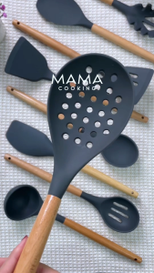 Mama Cooking - เครื่องครัวซิลิโคนทนความร้อน ฟู้ดเกรด ตะหลิว กระบวย กระชอน ซิลิโคนด้ามไม้