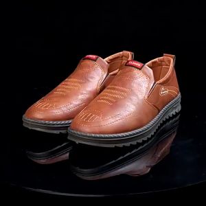 Fashionkinian SP20 Sepatu Formal Pria Kerja Model Terbaru 2025 Tren Kekinian Sepatu Slip On Bahan Kulit PU Sepatu Pantofel Laki Keren Gaya Casual Viral Zaman Now Sepatu Casual Cowok Simple Elegan Sepatu Pria Dewasa Jalan Jalan Sepatu Casual Pria Pesta