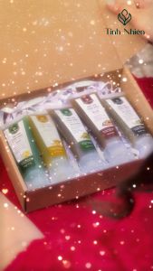 Set Dầu Gội Thảo Mộc Mini Tinh Nhiên phù hợp làm quà tặng tiện lợi khi du lịch