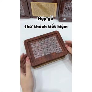 Hộp tiết kiệm bằng gỗ chất lượng cao được làm bằng gỗ tổng hợpcó thể chứa cả tiền xu và tiền giấy tiết kiệm theo danh sách mệnh giá