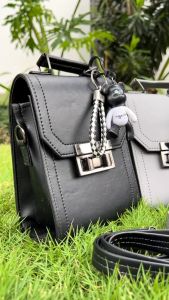 Tas Selempang Wanita Elly: Tas Mini Korean Style