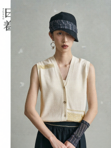 Heroic Style Embroidered Knit Vest