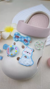 Bộ 8 Sticker Charm 3D chủ đề Cún phao xanh nhựa cứng gắn Dép Sục Cá Sấu MayTo JB-378