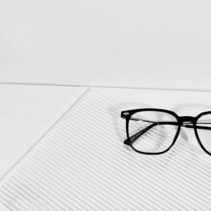 GENTLE FAWN Kacamata AntiRadiasi Blueray Design Bisa Minus AntiRadiasi Blueray Photocromic Simple Kotak Bahan Acetate Dan Metal Fashion Pria dan Wanita Terbaru 01026