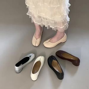 Retro Commuter Easy-on Pig-toe Shoes Thick Heel Ballet Style Flat Shoes
