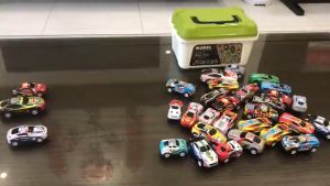 Thùng 30 Xe Ô Tô Mini Bằng Hợp Kim - Chạy Đà Dây Cót Cho Bé Yêu