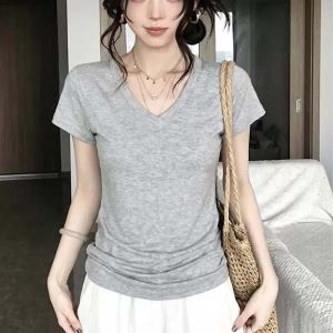 Áo Thun cổ V màu Xám Dáng Ôm