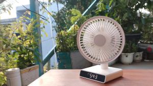 Quạt sạc Topfans 5000mAh có đồng hồ kĩ thuật số và đảo gió